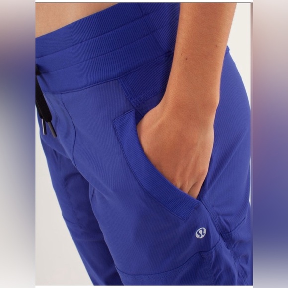 Lululemon studio II crop pants Sz 8 women - Picture 14 of 14
